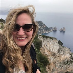 Meet your Posher, Liz